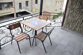 Отель Narek+ Ереван Семейный люкс с балконом-2