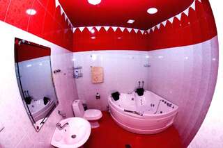 Отель Narek+ Ереван Двухместный номер с 1 кроватью и гидромассажной ванной-2