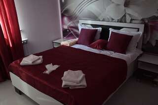 Отель Narek+ Ереван Трехместный номер «Комфорт» с душем-1